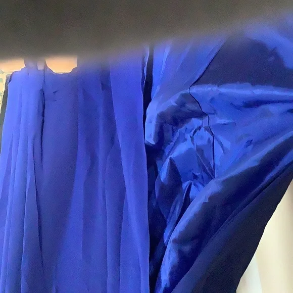 Gown - Picture 6 of 8